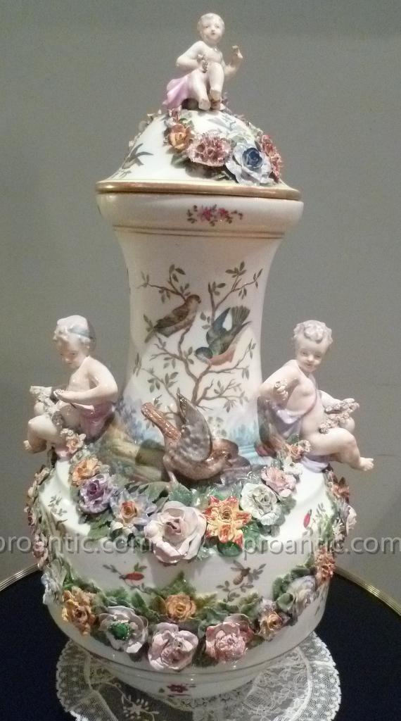 Grand Vase Couvert En Porcelaine XVIII°