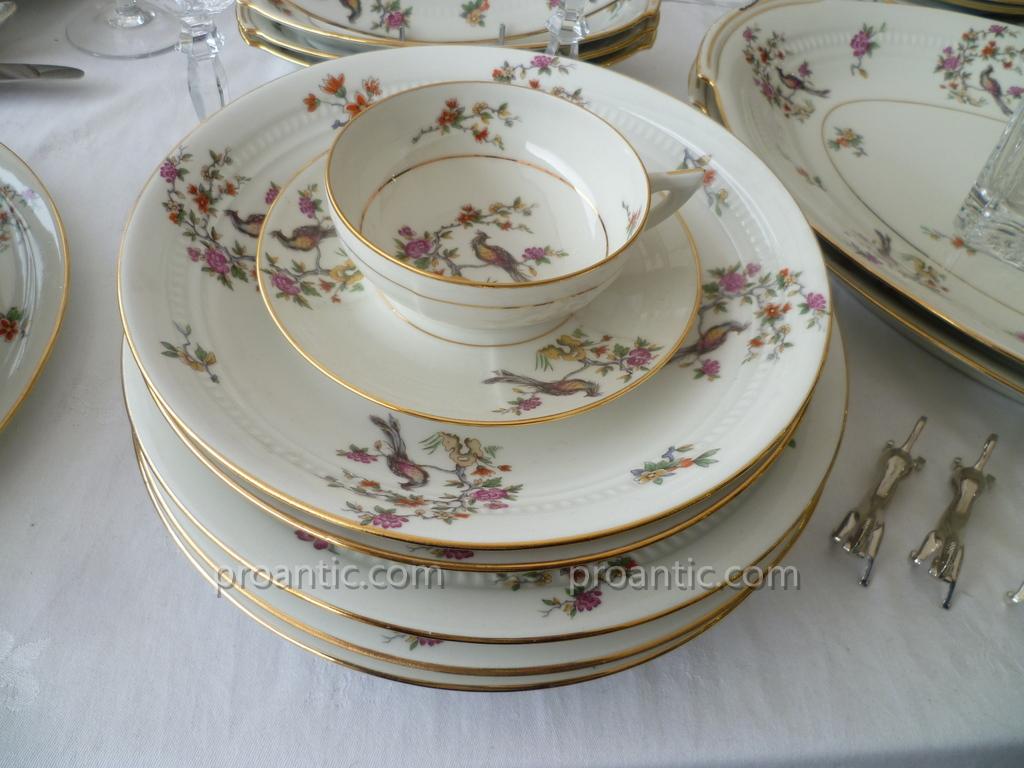 Service De Table En Porcelaine De Limoges