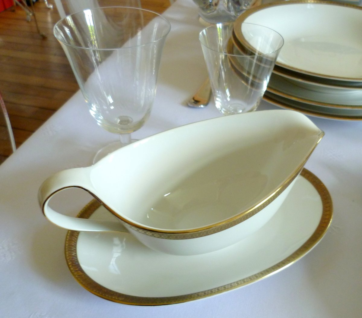 Porcelain Table Service In Golden Decor-photo-2