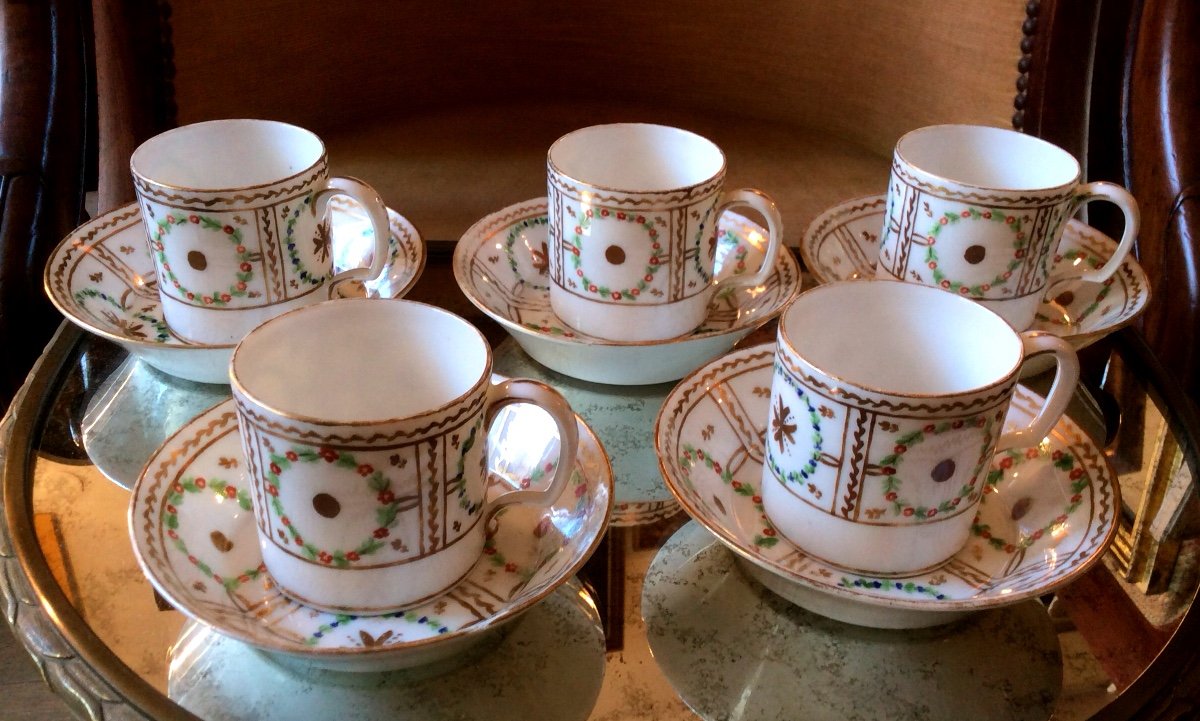 Cinq Tasses Et Sous Tasses En Porcelaine XIXeme-photo-3