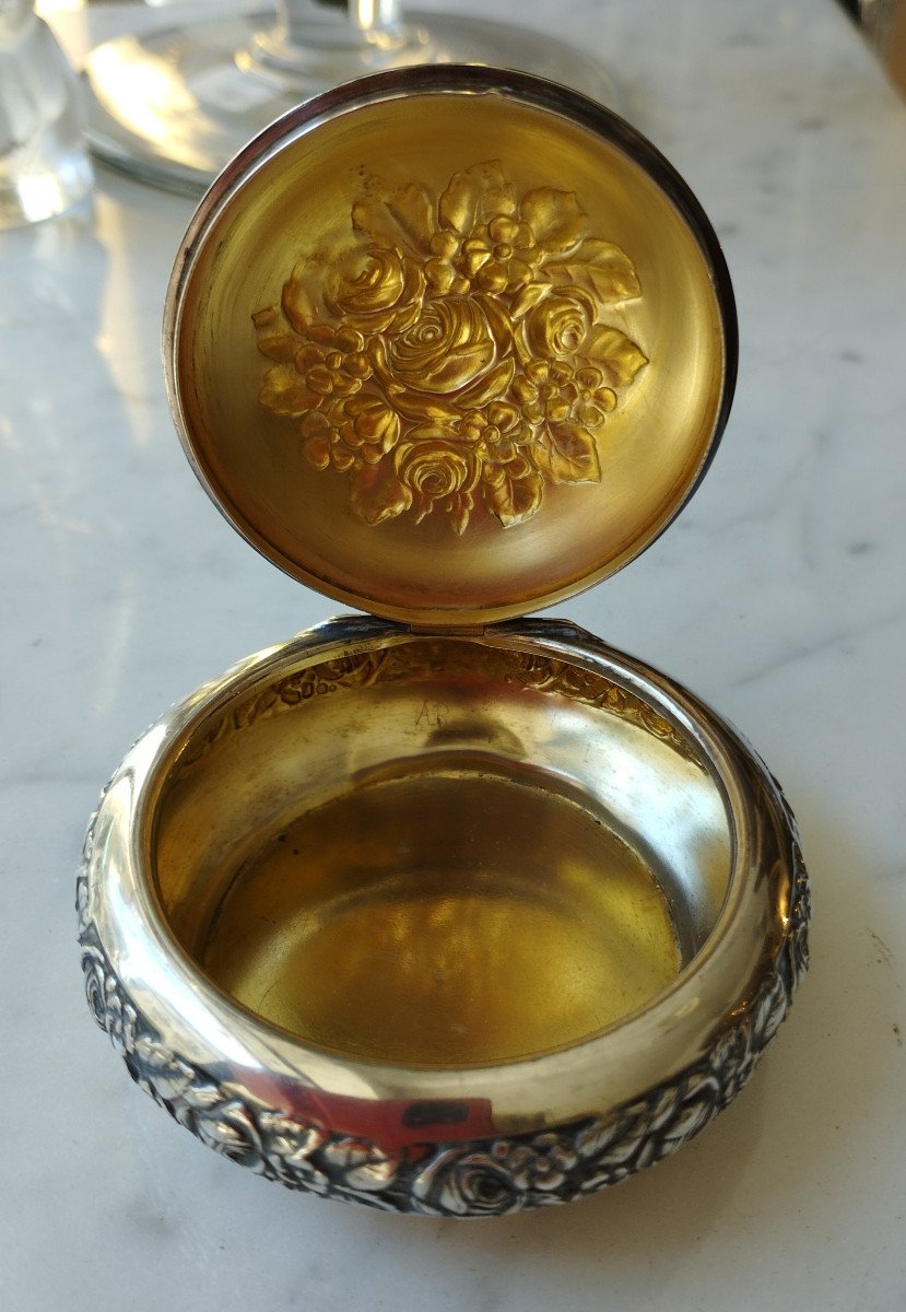 Round Box With Floral Decoration In 800 Silver-photo-3