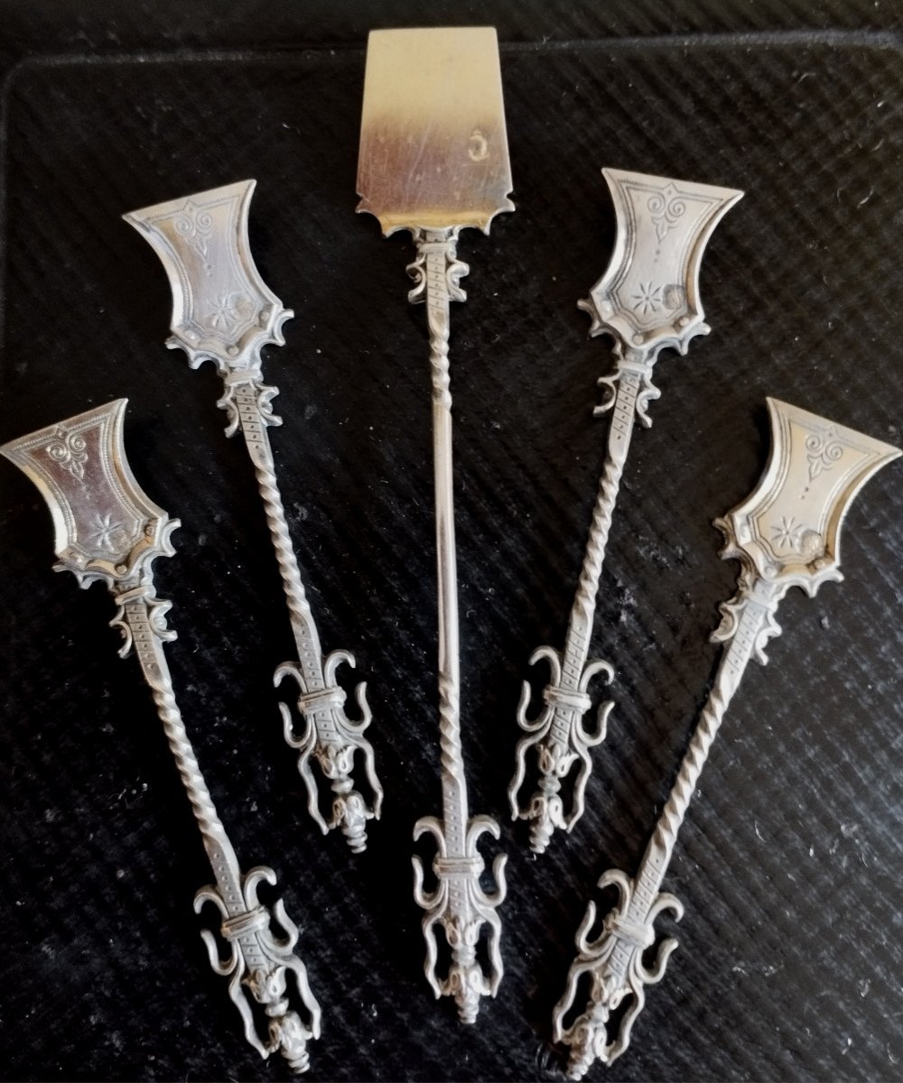 A Shovel And Four Salt Spoons In Silver, Goldsmith Mérite Paris