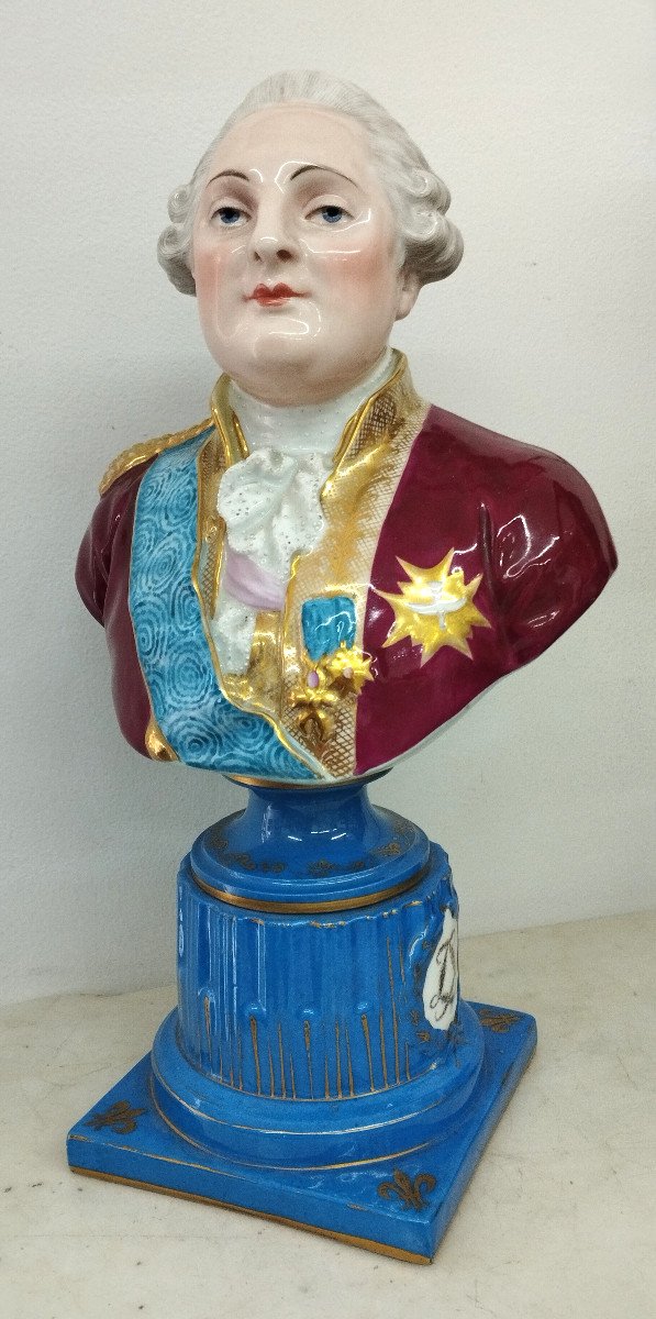 Buste  de Louis XVI en Porcelaine dans le goût de Sèvres XIX