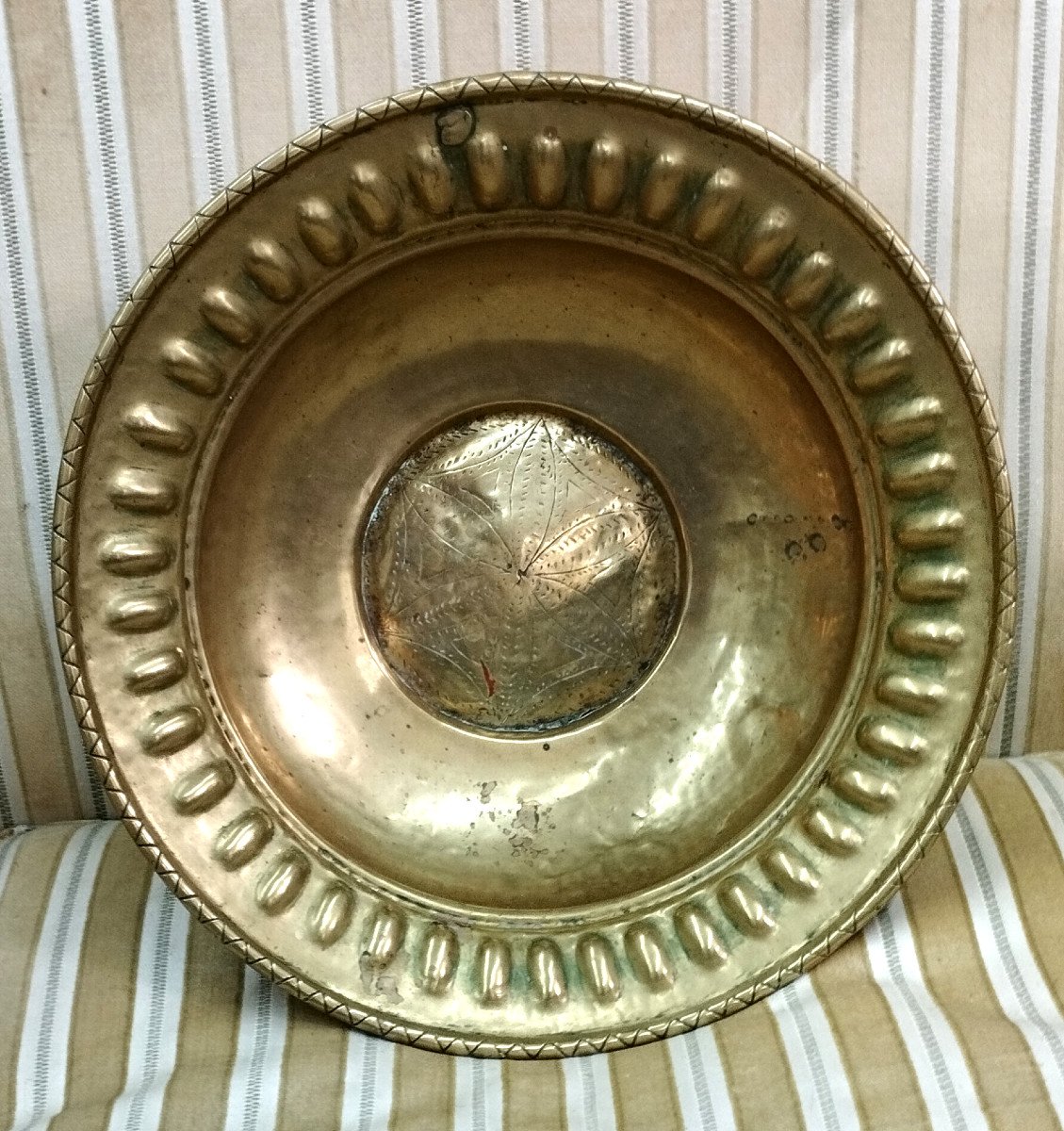 Brass Basin Decorated With Gadroons Late 18th Century