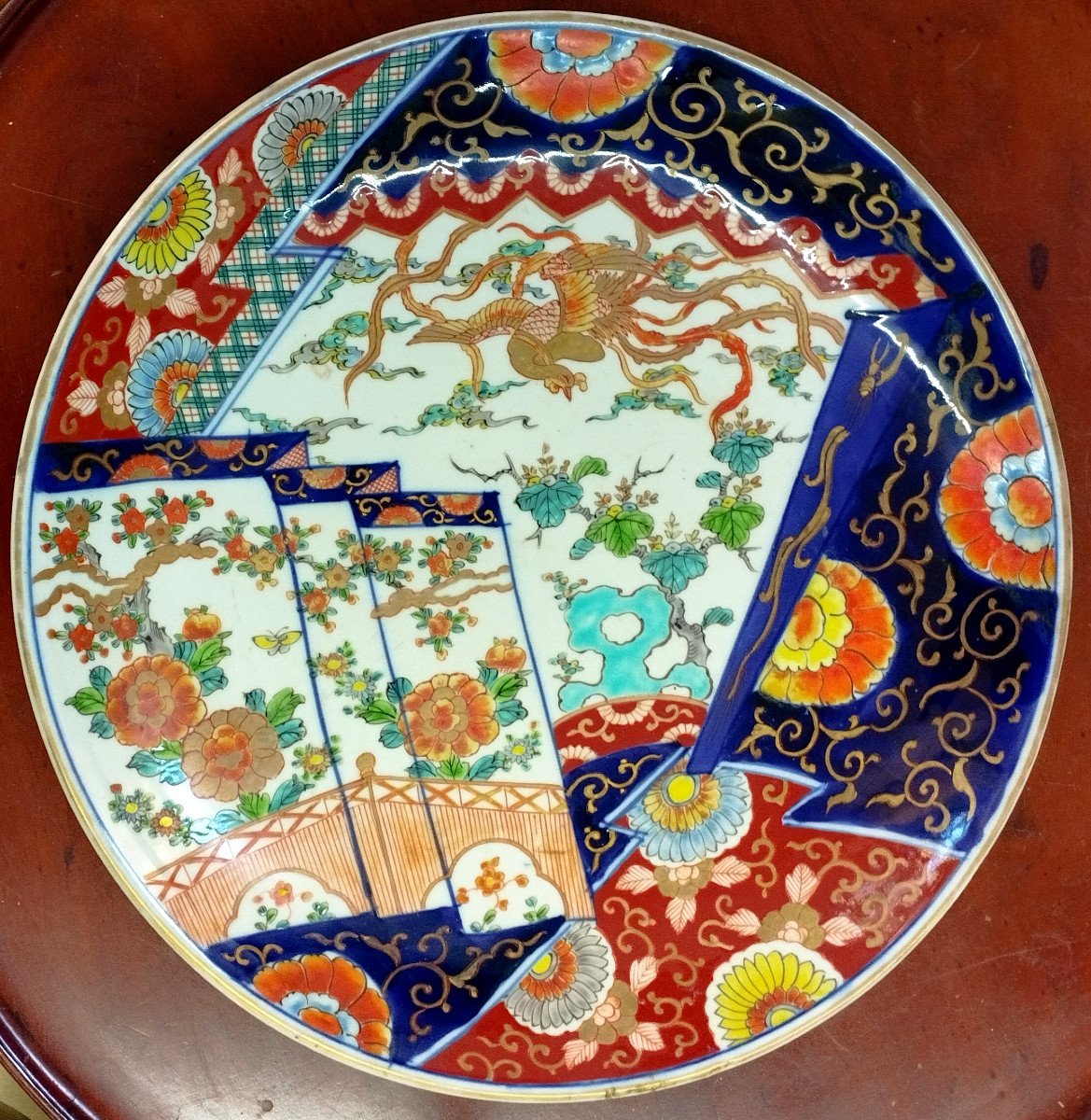 Imari Grand Plat Rond à décor de phénix 1900