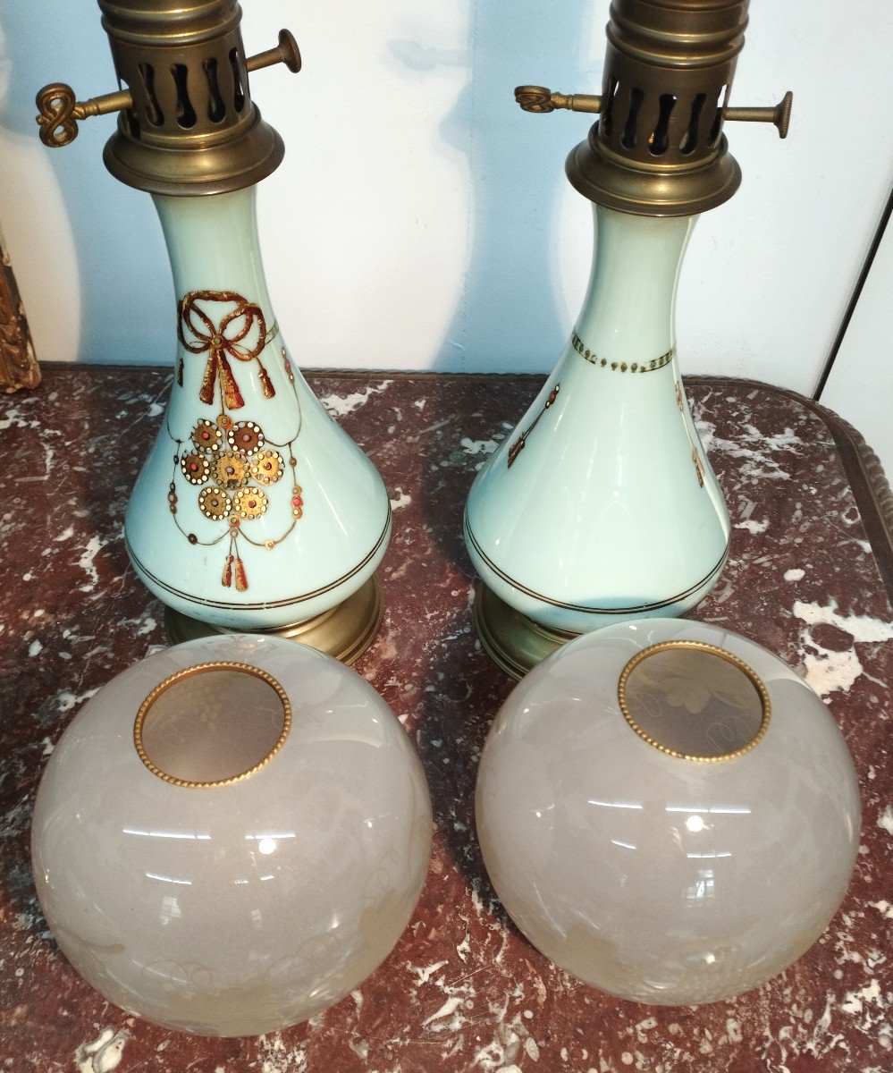 Pair Of 19th Century Porcelain Oil Lamps-photo-3