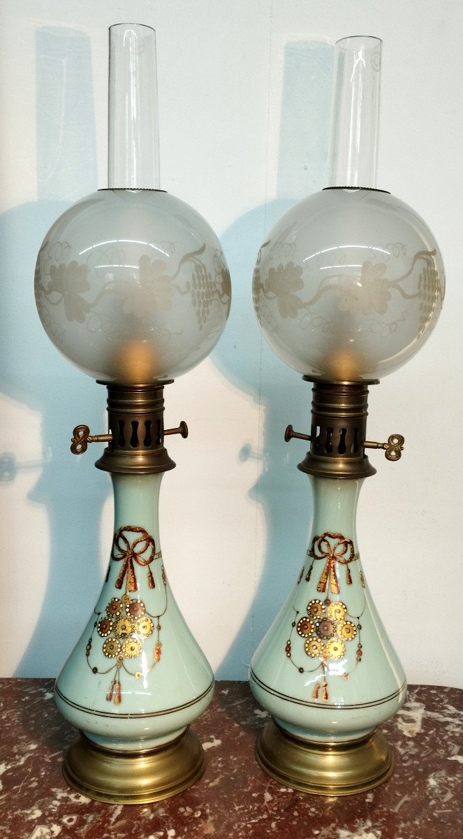 Paire de Lampes à pétrole en Porcelaine XIX