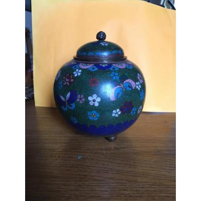 Pot couvert en émail cloisonné 