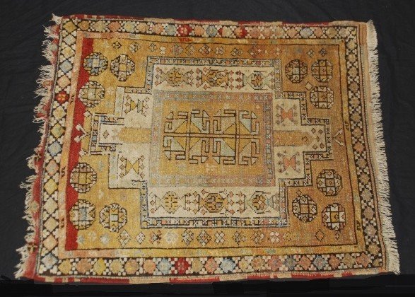 Old Carpet "bergamo" 126cmx106cm