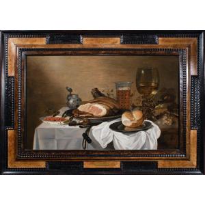 Nature morte de banquet au jambon et plat de fraise. Atelier de Pieter Claesz (1596-1661)