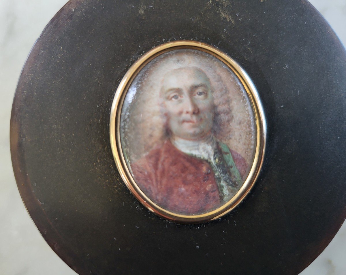 Boite En écaille  Brune Miniature Gentilhomme  époque XVIII E-photo-1