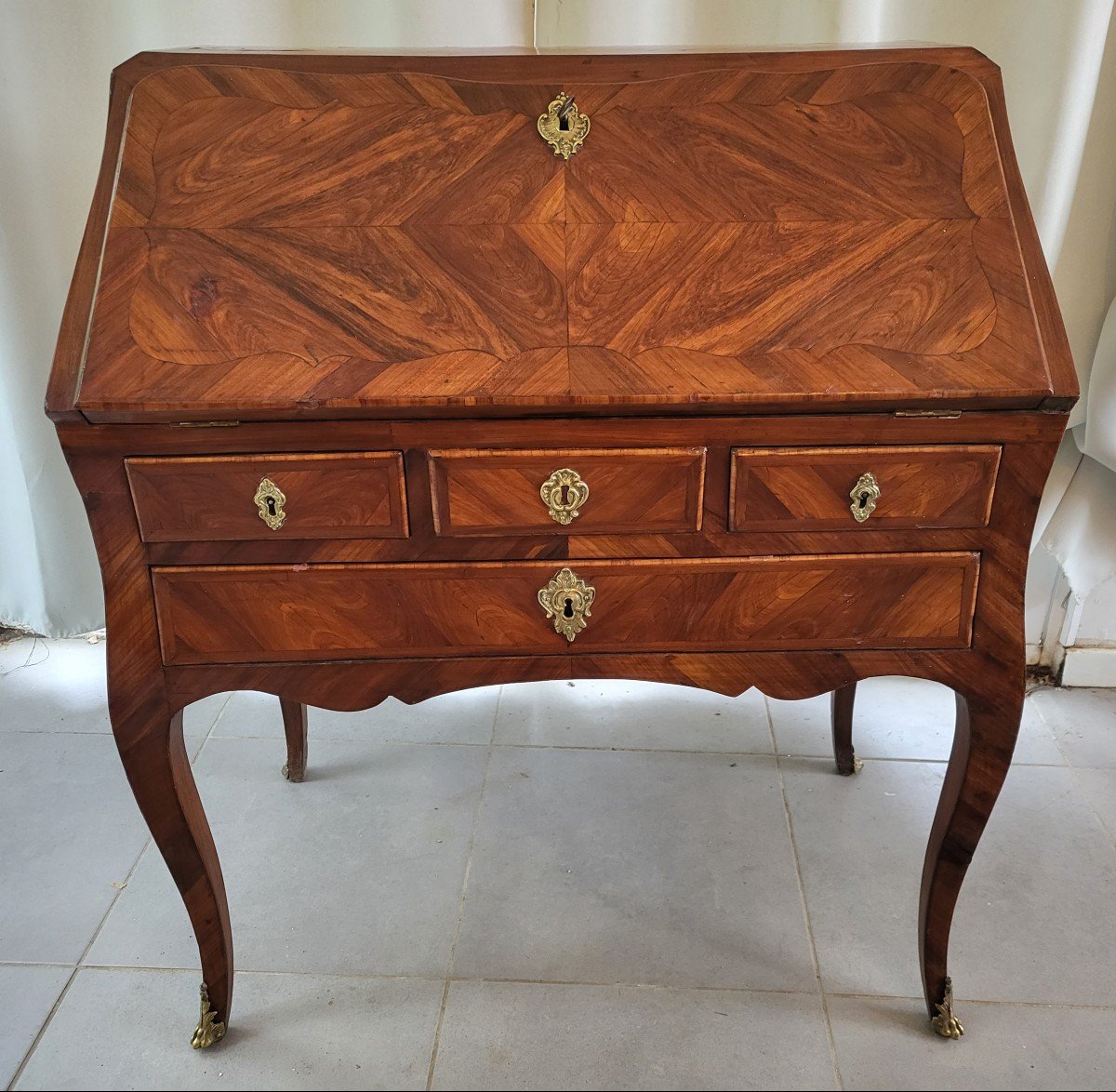 Bureau De Pente  Bois de violette époque Louis XV  XVIIIe 