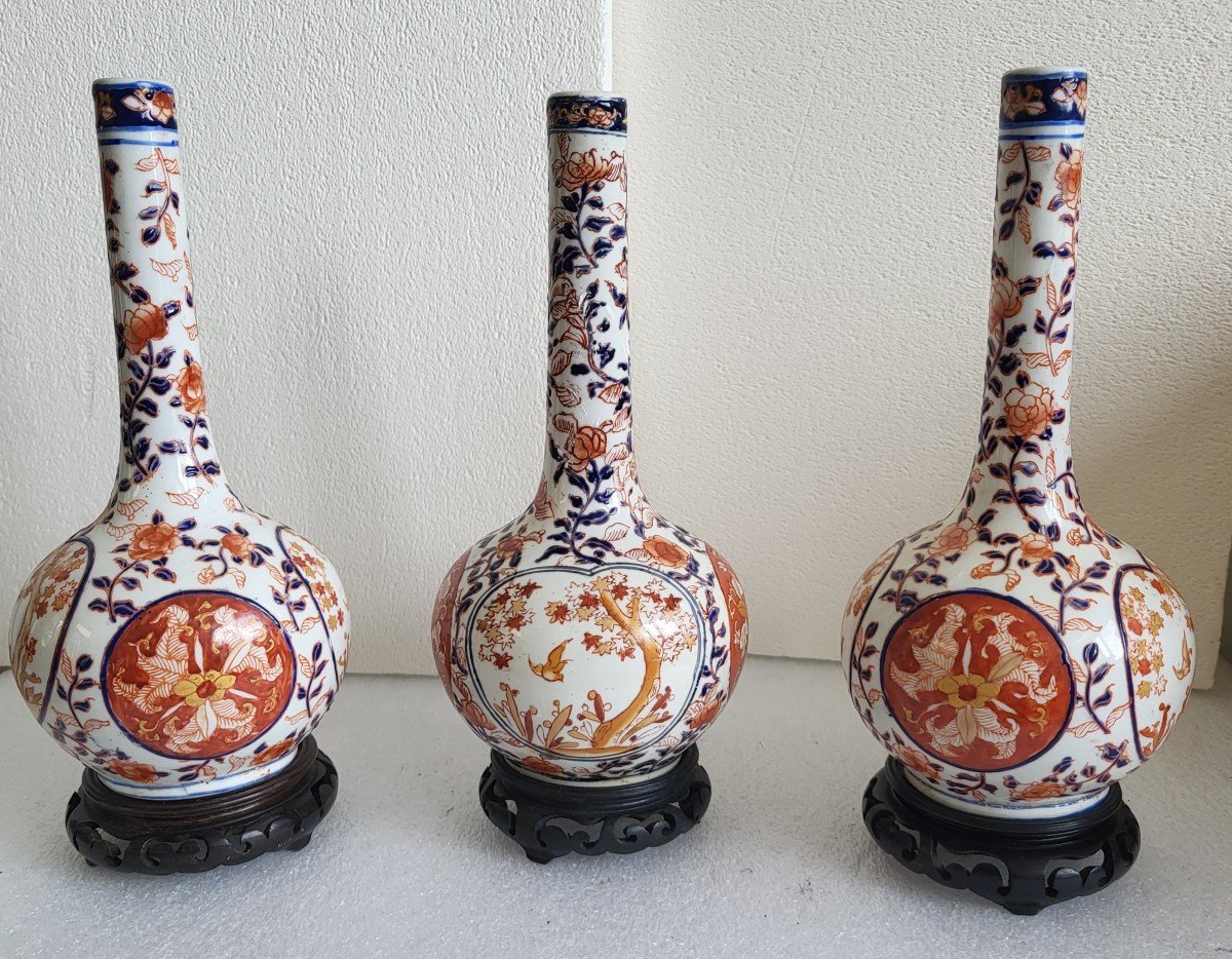 Ensemble  De Trois Vases Bouteille  Imari Japon XIXe 