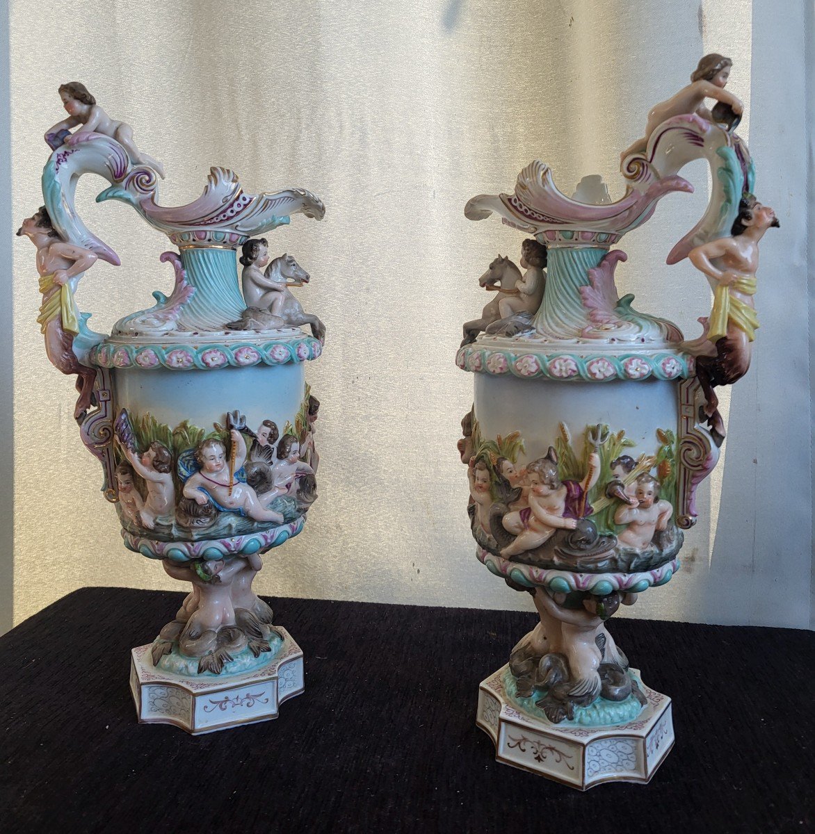 Paire D Aiguieres  Porcelaine  De Meissen époque XIXe Siècle 