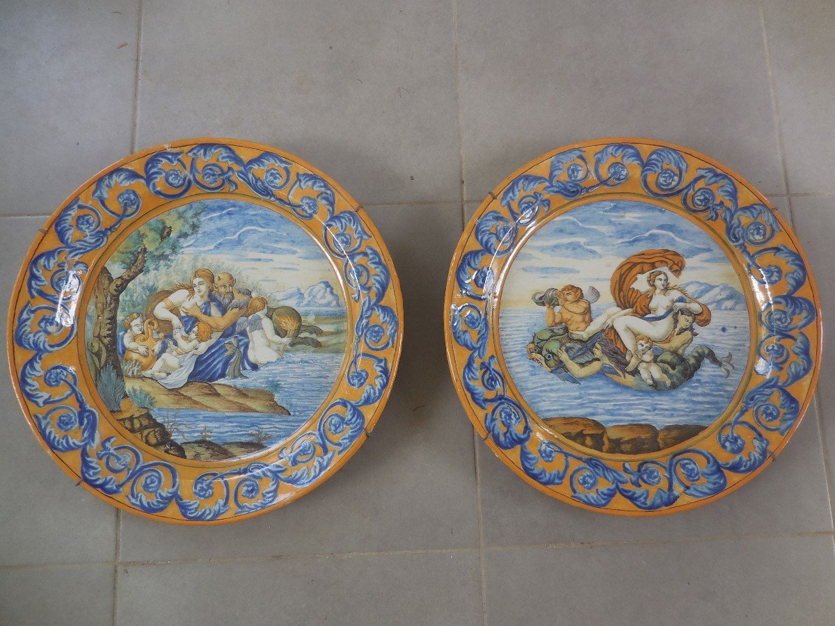 Pair Of Large Dishes In Italian Majolica Amphitrite And Poseidon XIX Be Diam 45cm