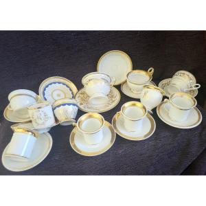 Ensemble  De 11 Tasses Porcelaine De Paris époque Restauration  Début XIXe Siècle 