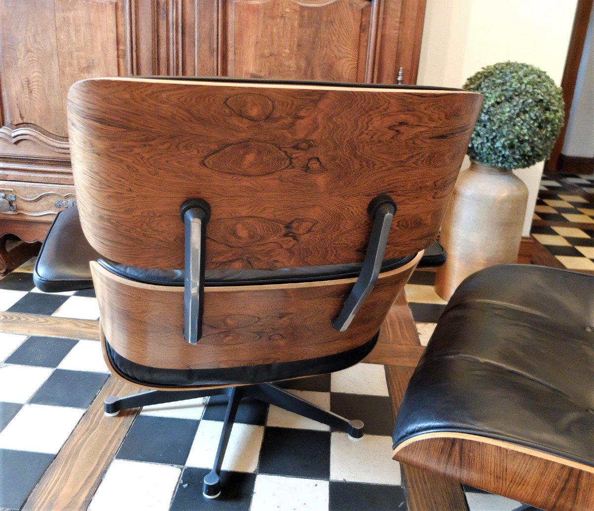 Lounge Chair And Its Eames Ottoman, International Furniture, Dated 1971-photo-2