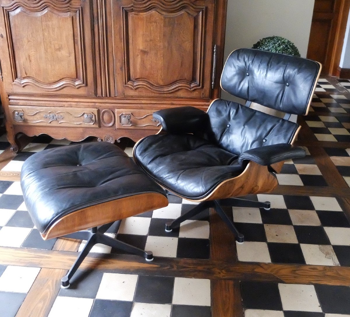 Lounge Chair And Its Eames Ottoman, International Furniture, Dated 1971-photo-4