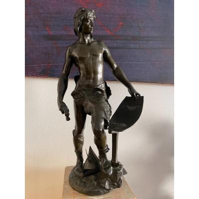 Sculpture En Bronze "Guerrier gaulois forgeant ses armes"