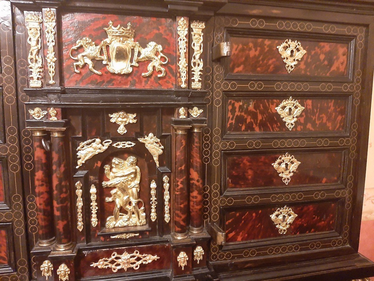 Apparatus Cabinet In Red Shell Marquetry From The 17th C.-photo-4