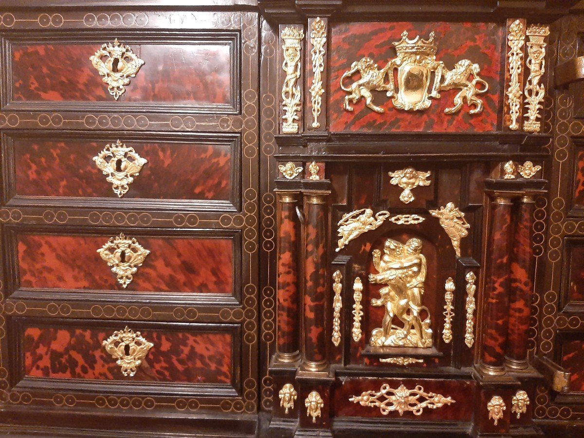 Apparatus Cabinet In Red Shell Marquetry From The 17th C.-photo-1