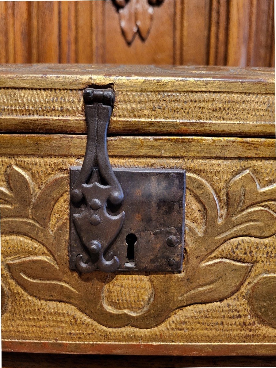 A 17th Century Wooden Box-photo-3