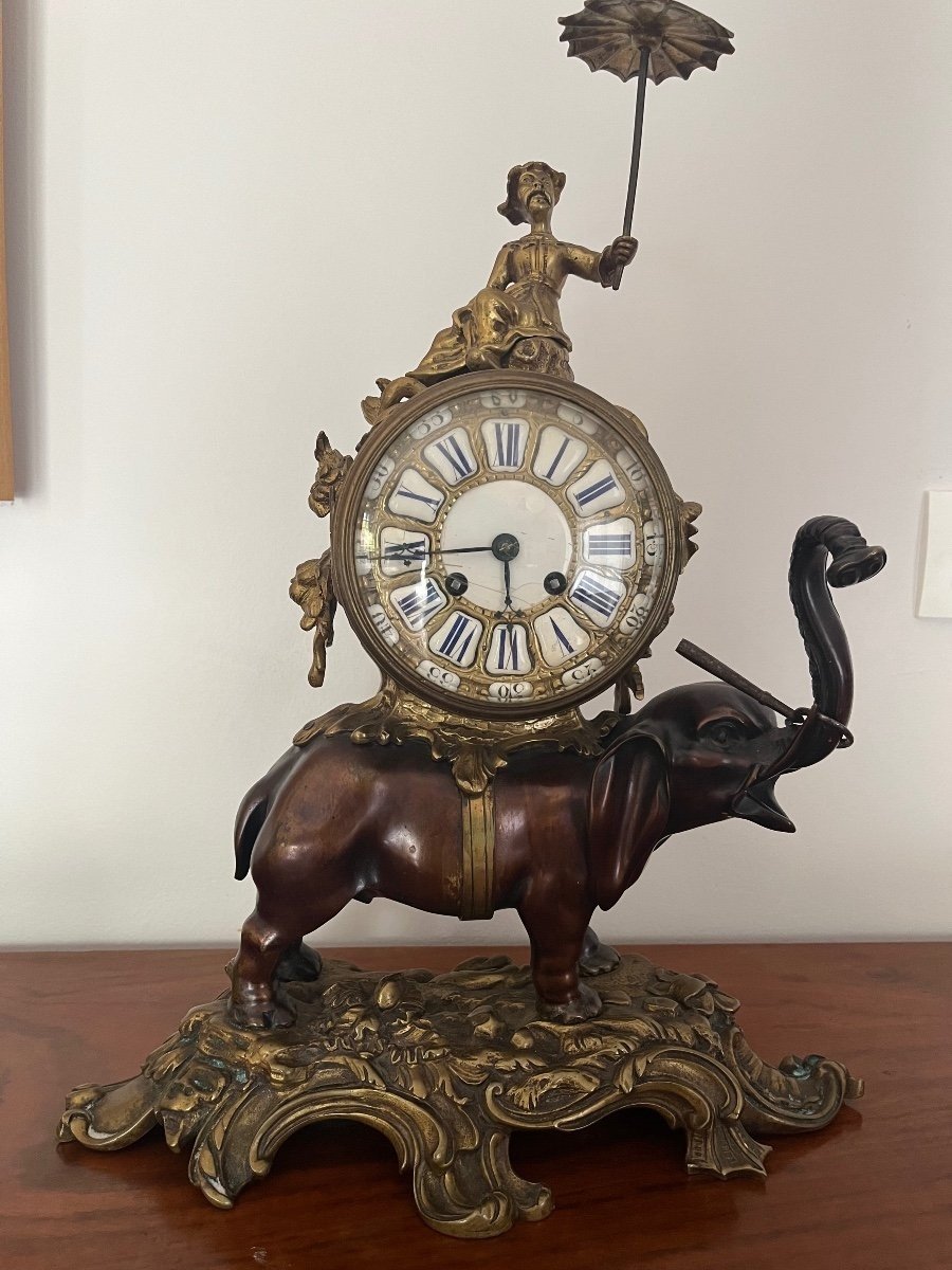 Pendule à L’éléphant En Bronze 