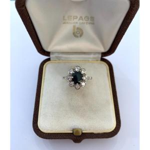 Bague Marguerite sertie d'un saphir, entourée de diamants