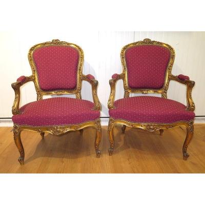 Paire de fauteuils en bois doré -  Style Louis XV 