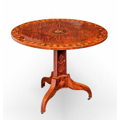 Table époque Charles X en marqueterie