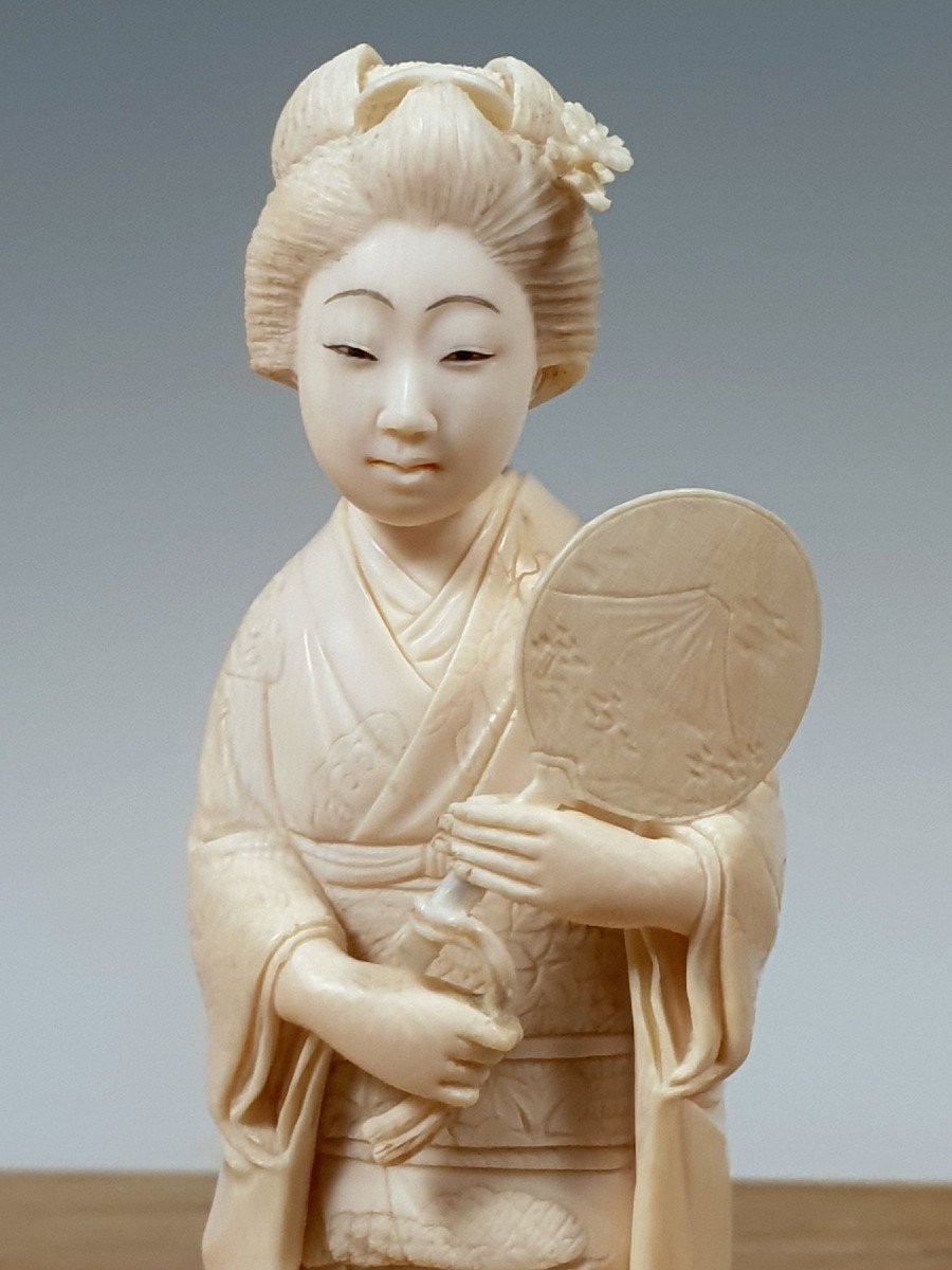 Okimono Geisha In Ivory-photo-3