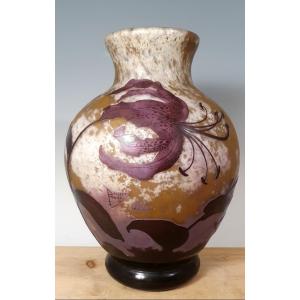 Grand Daum Vase