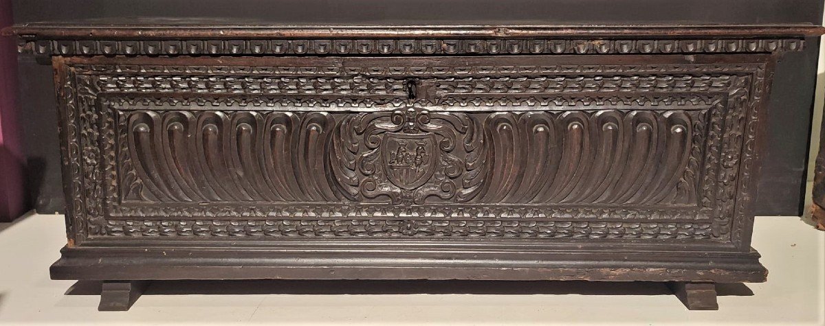 Richly Carved Sixteenth-century Lombard-venetian Chest.-photo-2
