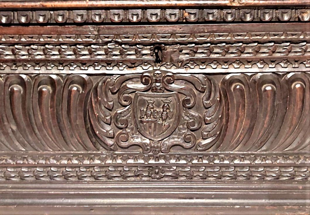 Richly Carved Sixteenth-century Lombard-venetian Chest.-photo-3