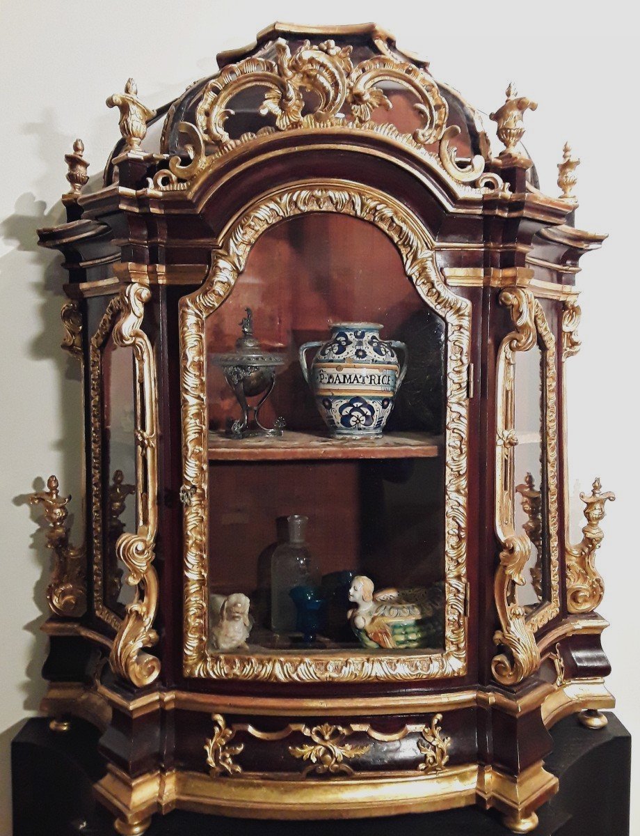 Important Romanesque Baroque Showcase In Wood And Gilded With Pure Gold. Second Half 17th C.