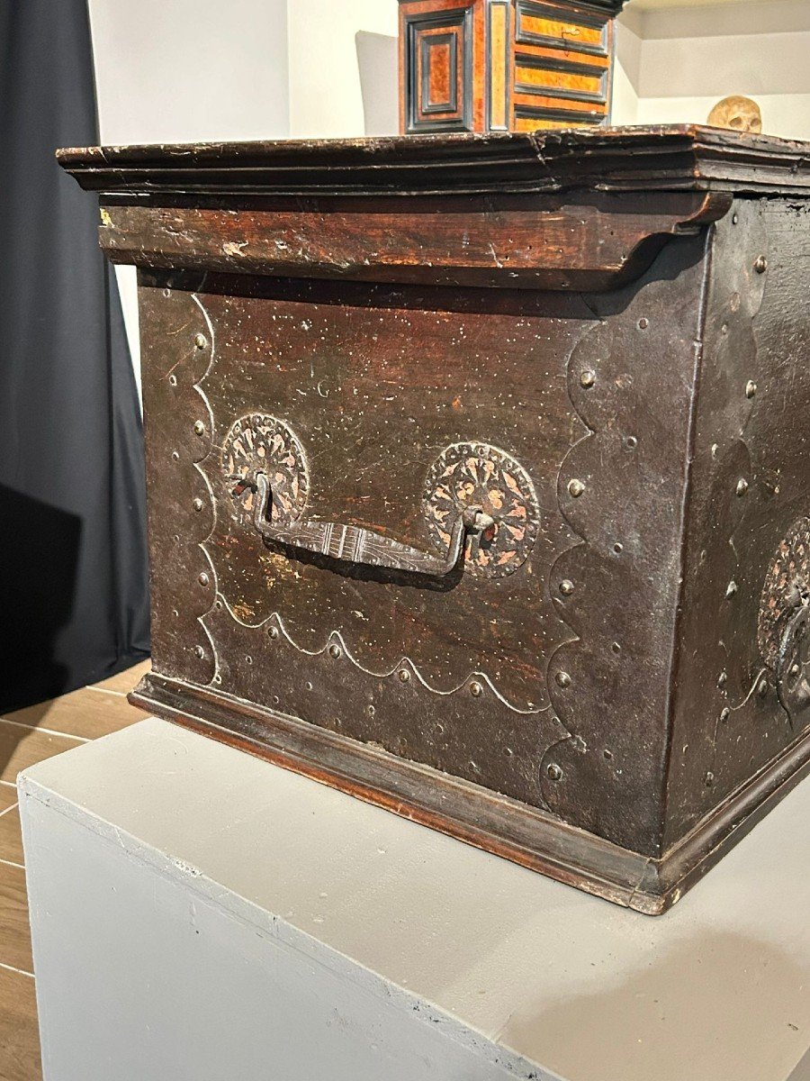 Ancient Gothic Chest , Northern Italy.-photo-3