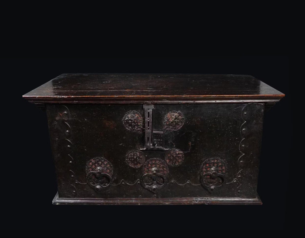 Ancient Gothic Chest , Northern Italy.-photo-4