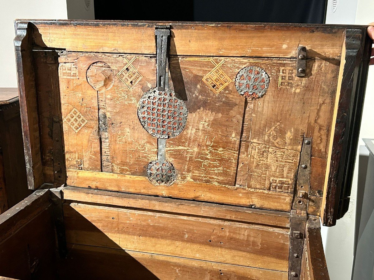 Ancient Gothic Chest , Northern Italy.-photo-2