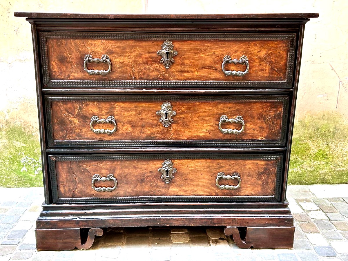 Small Chest Of Drawers From The 17th Century, In Briar And Fine Carvings (105cm)