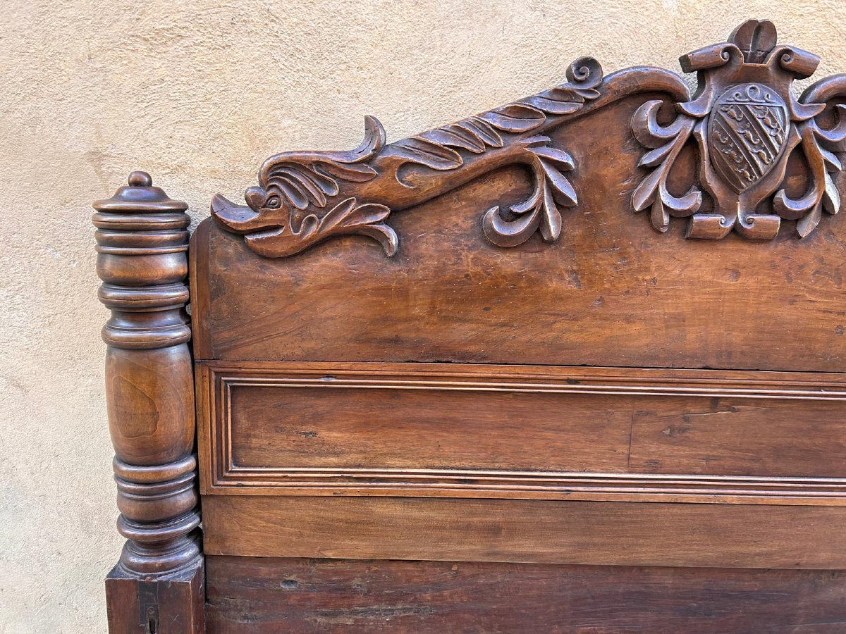 Interesting 17th Century Wooden Bed, With Scorpioni Family Crest.-photo-1