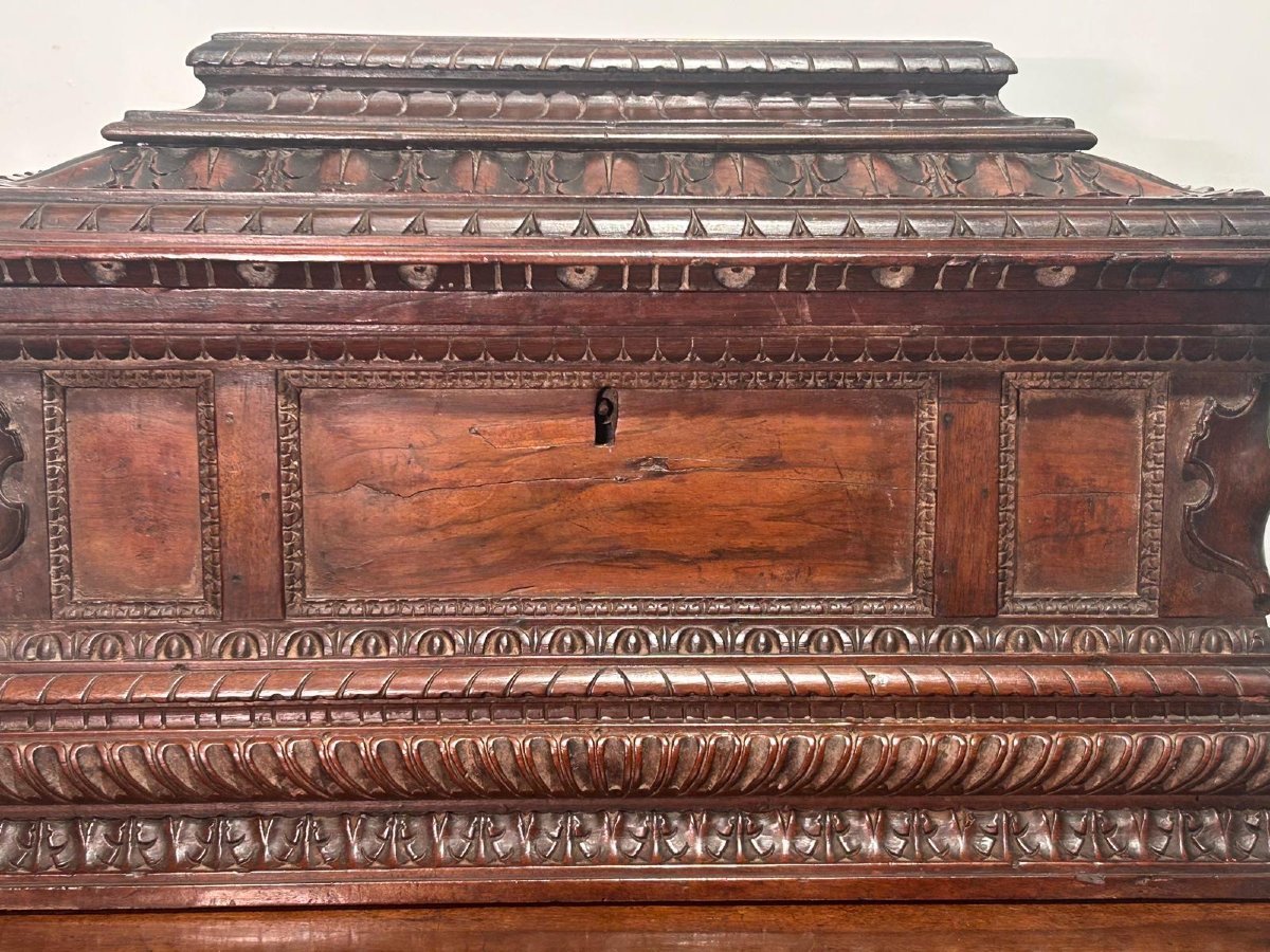 Finely Carved Walnut Centre Chest, 16th Century Tuscany.-photo-4