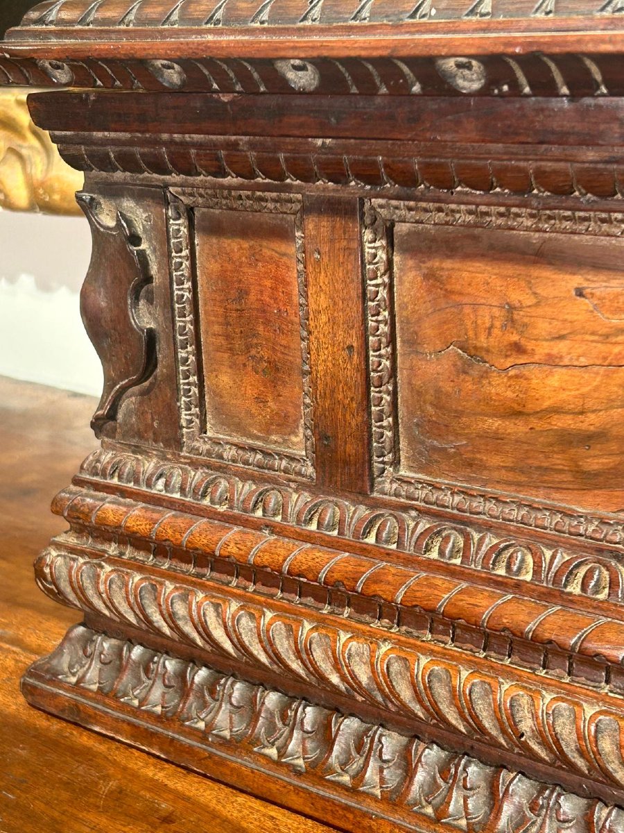 Finely Carved Walnut Centre Chest, 16th Century Tuscany.-photo-1