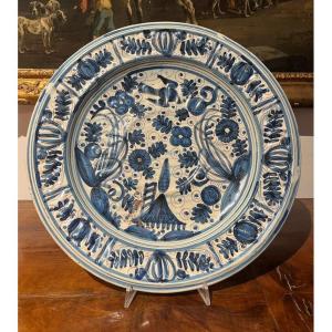 Large Ceramic Dish From Teruel From The 17th Century. (40cm Diameter)