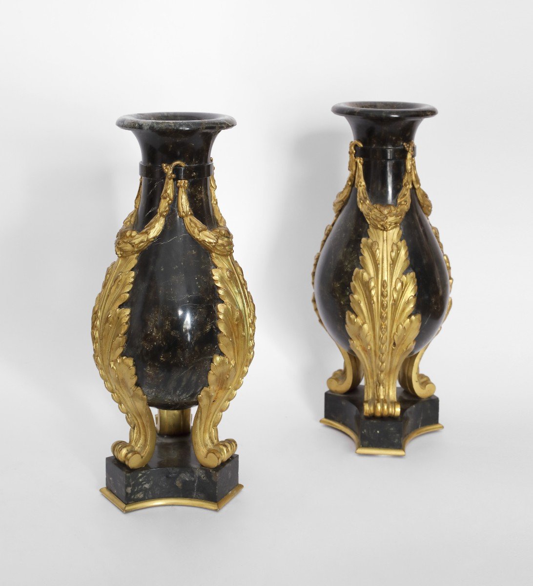 Vases En Bronze Et Marbre, Russie Debut XIXème Siècle 