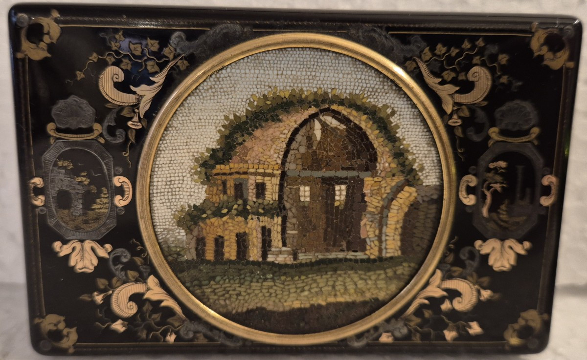 Tortoiseshell Snuffbox With Micromosaic Temple Of Minerva Medica Rome XVIII Century