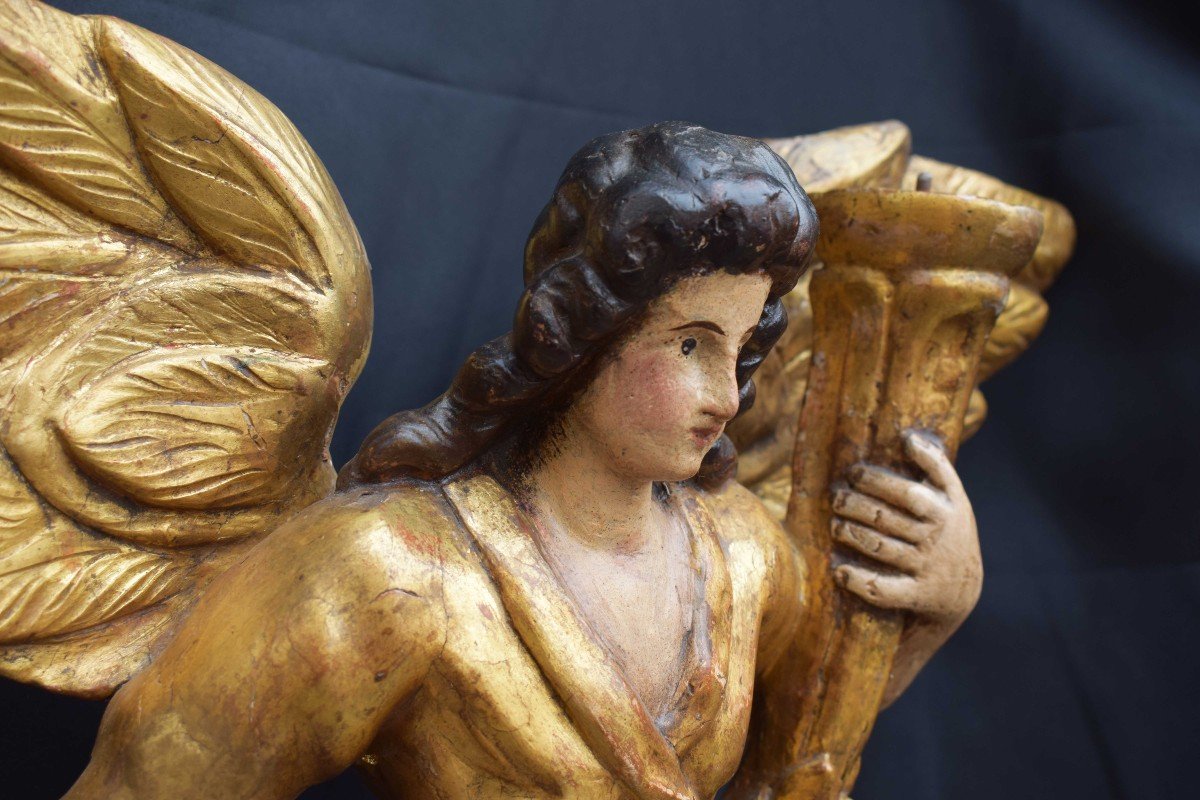 Lombardy, Early 18th Century Pair Of Candle-holding Angels Lacquered And Gilded Wood-photo-1