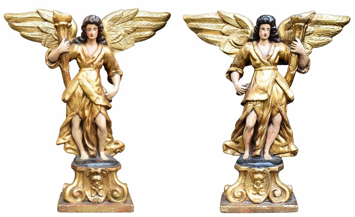 Lombardy, Early 18th Century Pair Of Candle-holding Angels Lacquered And Gilded Wood