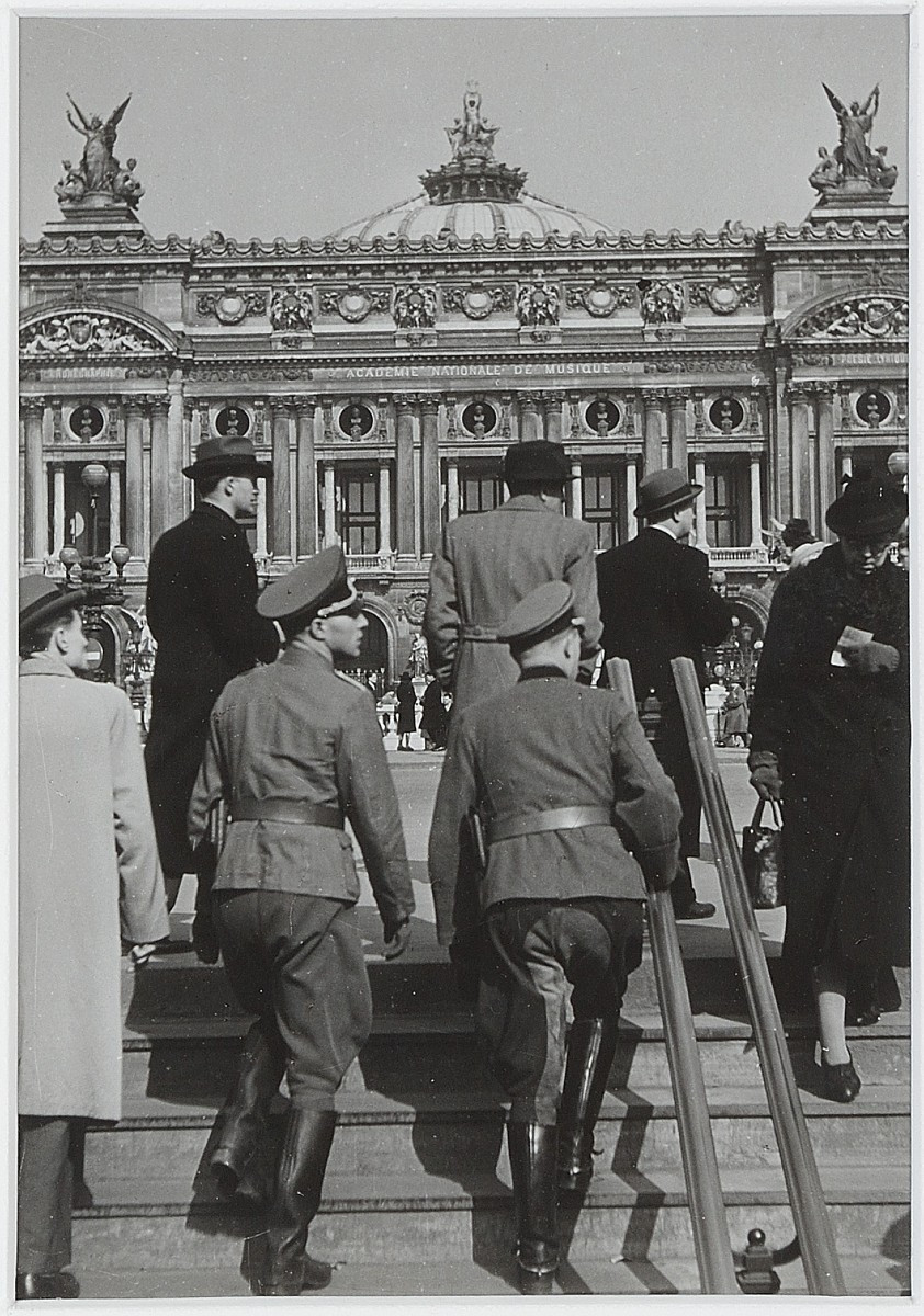 Robert Doisneau - Gelatin Silver Print  - 1942