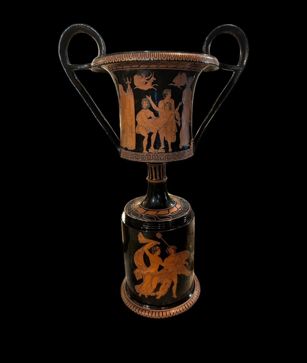 Vase Classique De Giustiani Avec Des Scènes Du Sacrifice d'Iphigénie, En Rouge Orangé Sur Noir