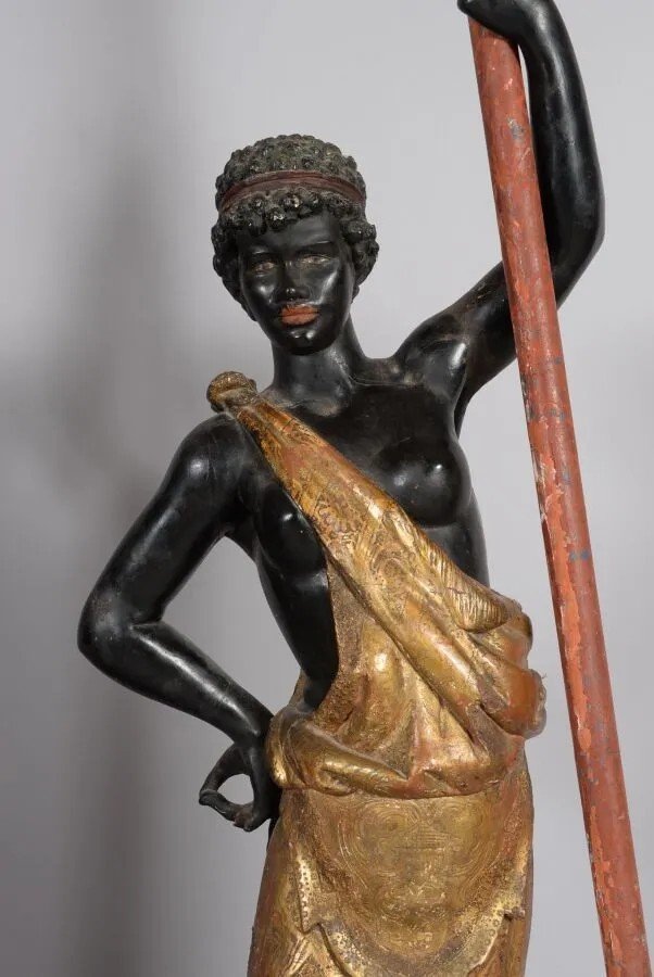 Paire de Nubiens porte-torchère en bois sculpté polychrome et doré, Venise, XVIII-photo-3